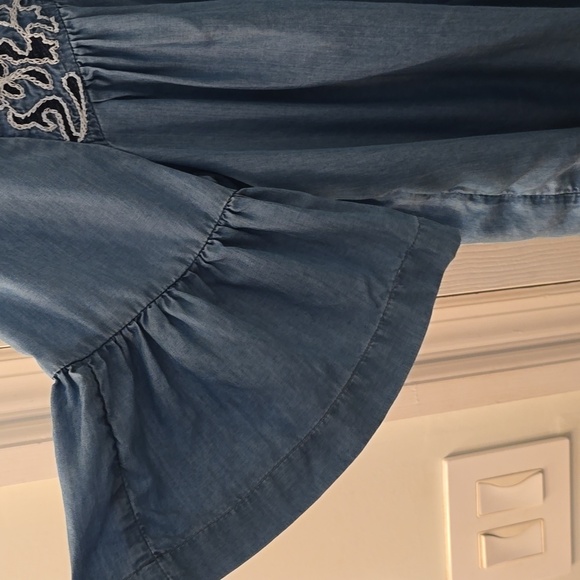 EUC Crown & Ivy Light Blue Embroidered Blouse Size S (#14) - Picture 2 of 6